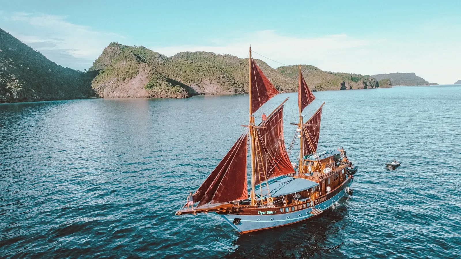 Private phinisi charters